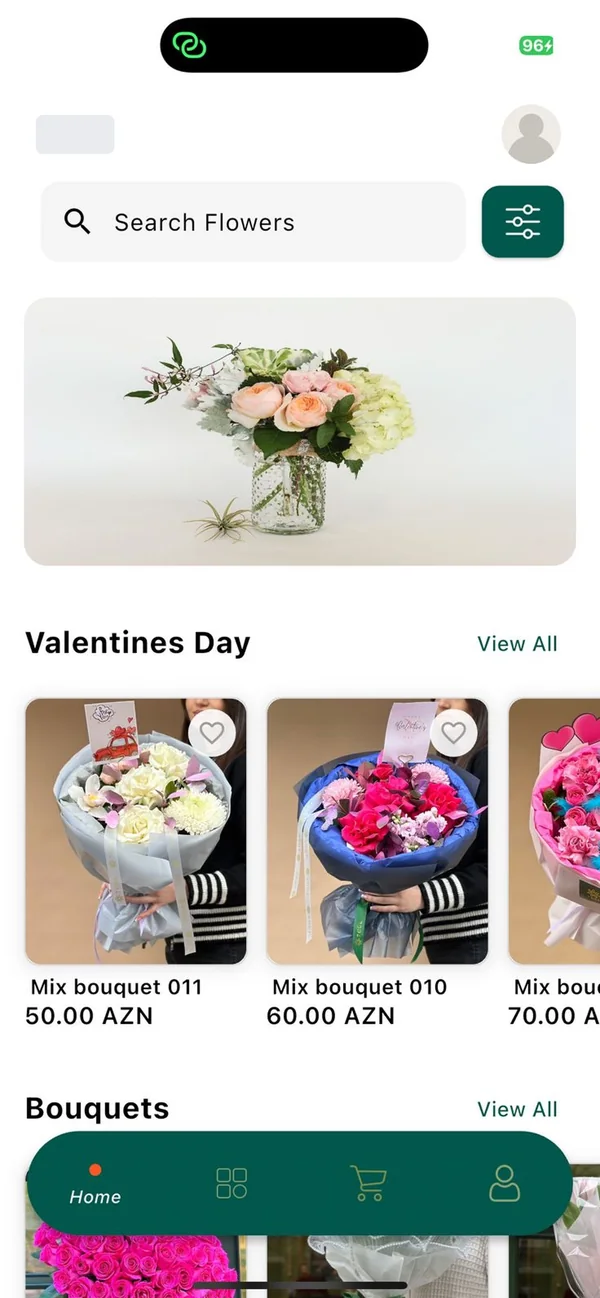 7 Gül tətbiqinin ana ekranı: gül axtarışı, “Valentines Day” və “Bouquets” bölmələrində buketlər və qiymətləri; istifadəçi adı gizlədilib.