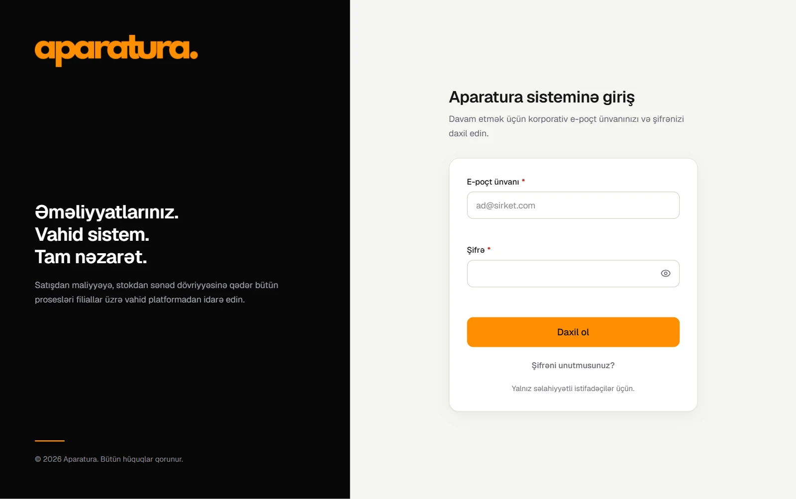 Aparatura ERP sisteminin giriş səhifəsi: solda loqo və şüar, sağda e-poçt və şifrə sahələri ilə “Daxil ol” düyməsi olan giriş forması.