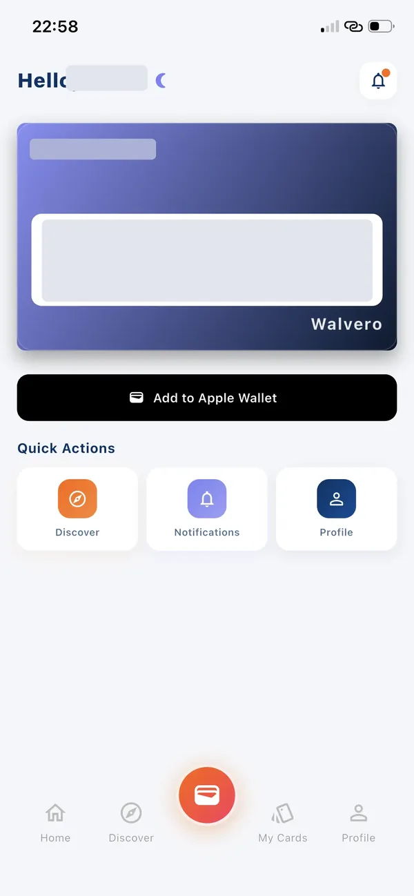 Walvero mobil tətbiqi: istifadəçinin rəqəmsal loyallıq kartı, “Add to Apple Wallet” düyməsi və tez keçidlər; ad və kart nömrəsi gizlədilib.